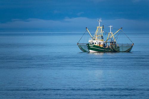 Krabbenkutter auf der Nordsee vor der Insel Föhr