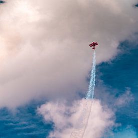 stuntvliegen tussen de wolken 8 van Younes Deraedt