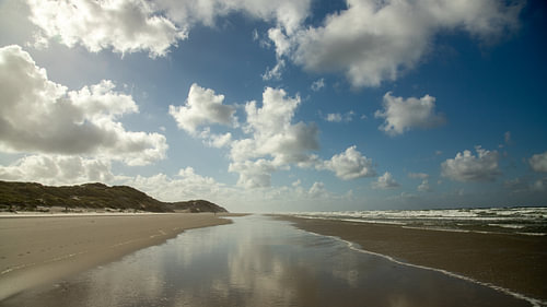 La largeur de la plage de la mer du Nord à Terschelling