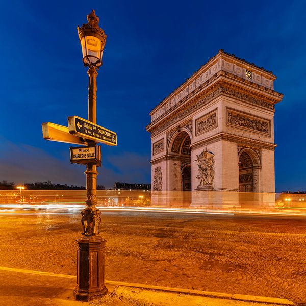Traces of light at the Arc de Triomphe by Markus Lange
