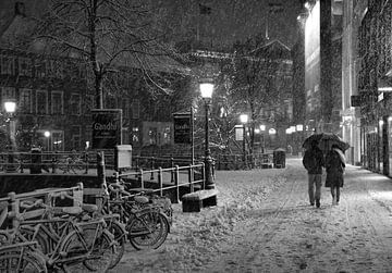 Romantisch koppel in de sneeuw in Utrecht van Jacco en Céline
