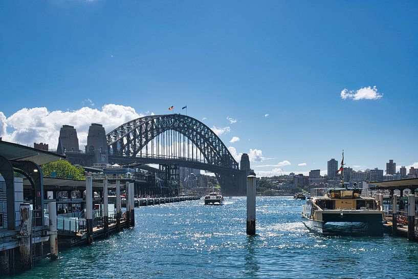 Circular Quay uitzicht op de Sydney Harbour Bridge van Frank's Awesome Travels