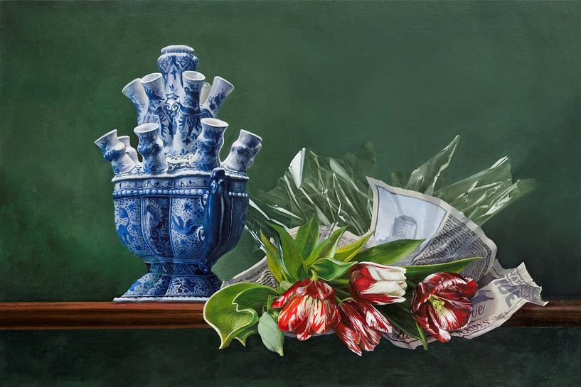 Niederländisches Erbe - Tulpenvase von Tonkinson Fine Art
