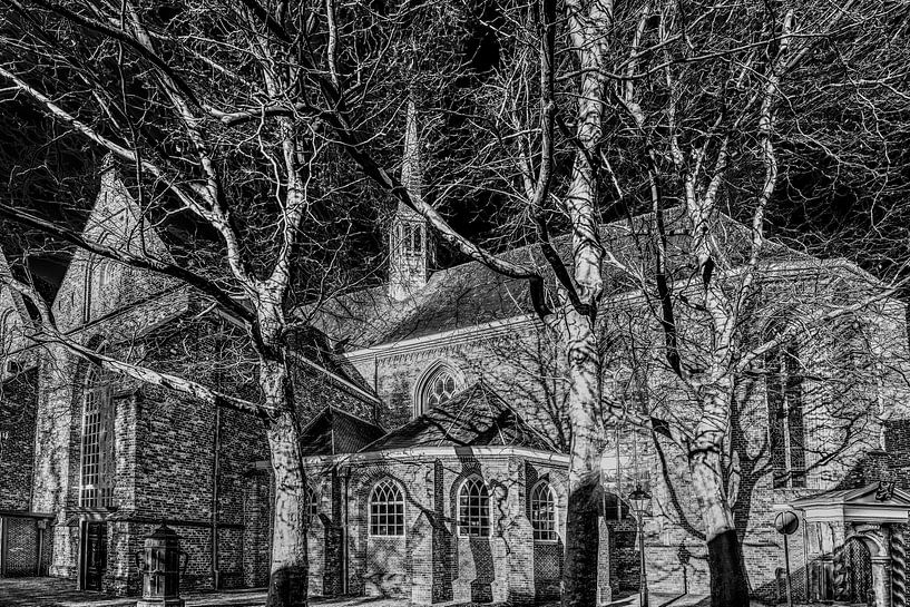 Die Große Kirche von Leeuwarden in Schwarz-Weiß von Harrie Muis