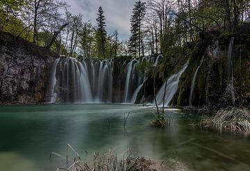 Cascade de Mali Buk Plitvice sur Els van Dongen