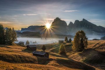 Sonnenaufgang auf der Seiser Alm. von Mario Calma