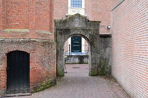 Passage in der Nähe des alten Stadtturms