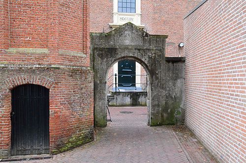 Doorgang bij de oude stadstoren
