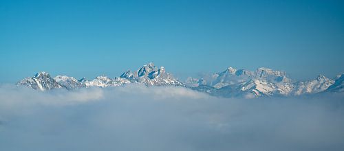 Tannheimer bergen en de Zugspitze in het verre zicht
