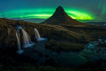 Het noorderlicht boven IJsland van Roy Poots