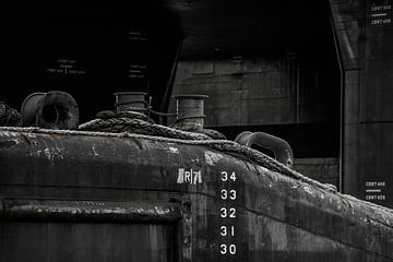 The hulls of ships as art in the harbor. by scheepskijkerhavenfotografie