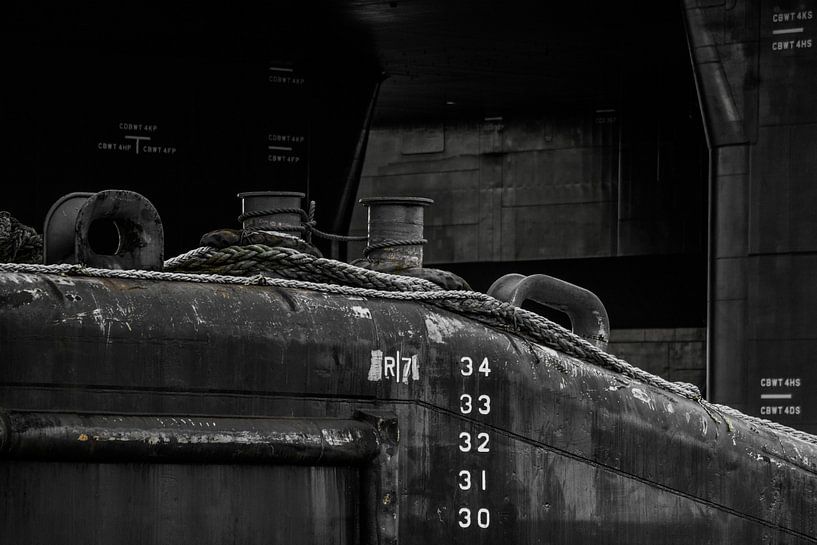 De rompen van de schepen als kunst in de haven. van scheepskijkerhavenfotografie