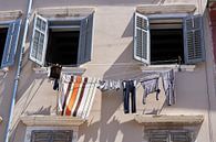 Wäscheleinen mit Wäsche in der Gassen der Altstadt von Rovinj von Heiko Kueverling Miniaturansicht