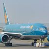 Avion de ligne Boeing 777-200 de Vietnam Airlines. sur Jaap van den Berg