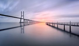 Sonnenuntergang an der Tranquil Bridge von Jesús M. García