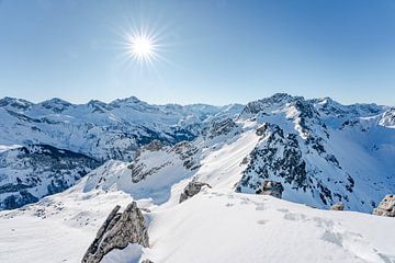 Winteruitzicht op de Allgäuer Alpen in het Rappenalpendal van Leo Schindzielorz
