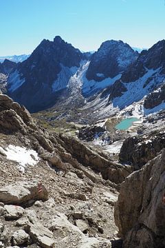 The power of Tyrol, where alpine expanses, rock formations and gentle mountain meadows create a powerful, harmonious landscape. by Miriam Schwarzfischer Fotografie