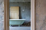 Une vieille baignoire dans une vieille maison par Uwe Merkel Aperçu