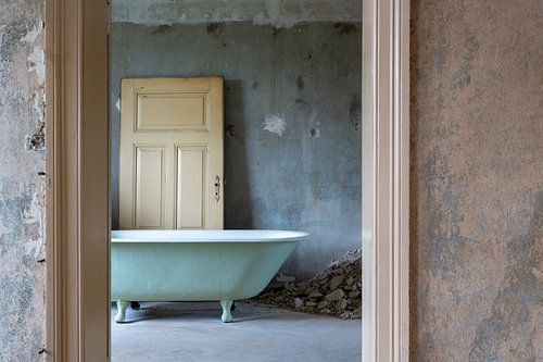 Old bathtub in an old house