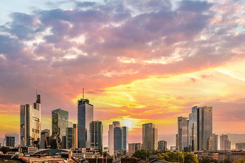 Frankfurt skyline van boven - zonsondergang