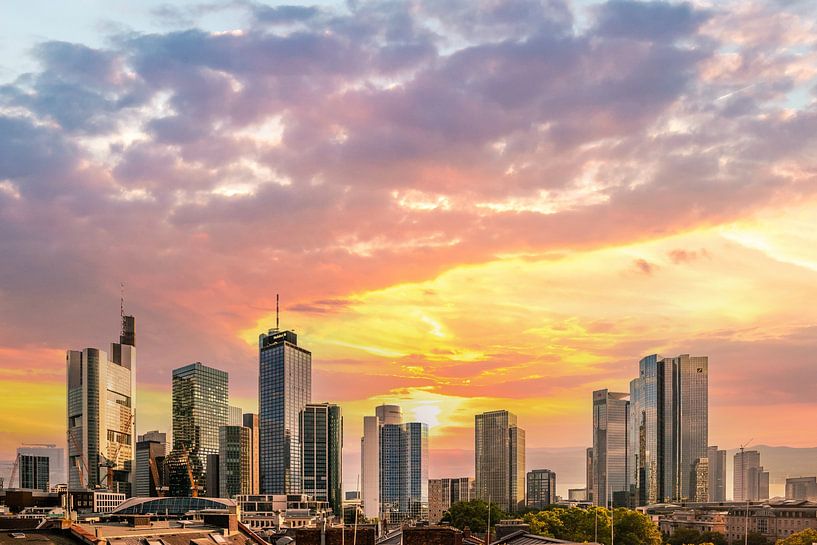 Frankfurt skyline van boven - zonsondergang van Fotos by Jan Wehnert