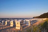 weiße Strandkörbe, Sonnenuntergang am Nordstrand in Göhren auf Rügen von GH Foto & Artdesign Miniaturansicht