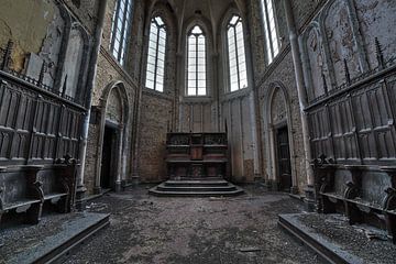 Urbex vervallen kerk in België van Dyon Koning