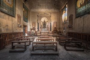 Eglise avec des banques