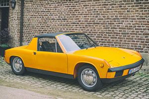 Porsche 914 klassischer Sportwagen in leuchtendem Orange