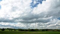 Wolkendek boven limburgs landschap van Kees-Jan Pieper thumbnail
