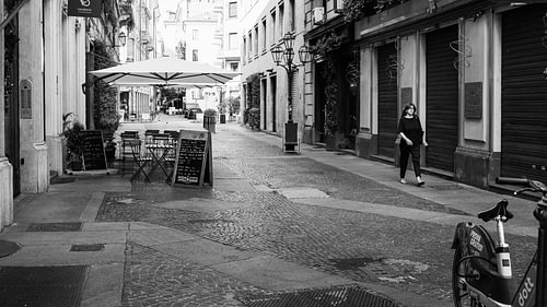 Silence matinal dans les rues de Turin - Noir et blanc