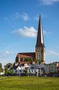Blick auf die Petrikirche in Rostock van Rico Ködder thumbnail