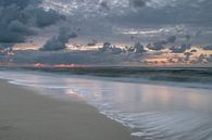 De branding op een strand op Vlieland tijdens zonsondergang van Arthur Puls Photography thumbnail