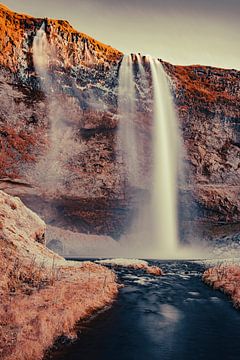 Seljalandsfoss waterval in IJsland van Patrick Groß