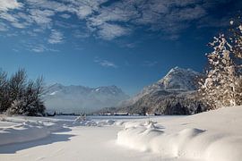 Vue sur la Zugspitze en hiver près de Farchant