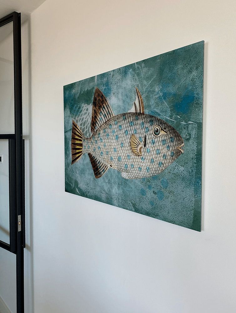Poisson bleu-vert avec des taches