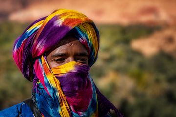 Homme marocain avec un turban coloré sur Rene Siebring