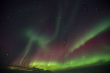 Northern Lights en Islande sur la montagne.