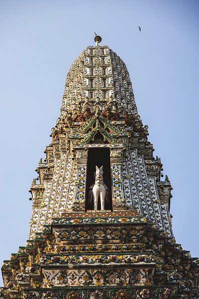 Wat Arun: Das leuchtende Juwel an den Ufern von Bangkok von Ken Tempelers