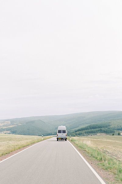 On the road - Oldtimer Mercedes camper vanlife in Germany by Milou van Ham