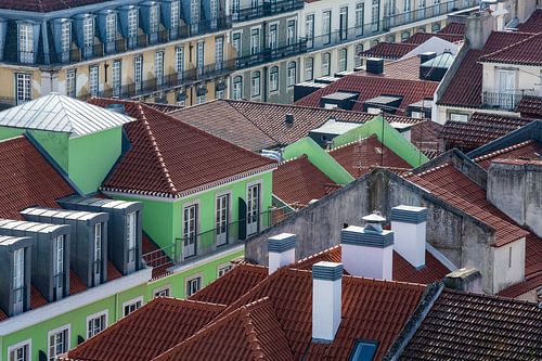 Des maisons vertes avec des toits rouges sur Yolanda Broekhuizen