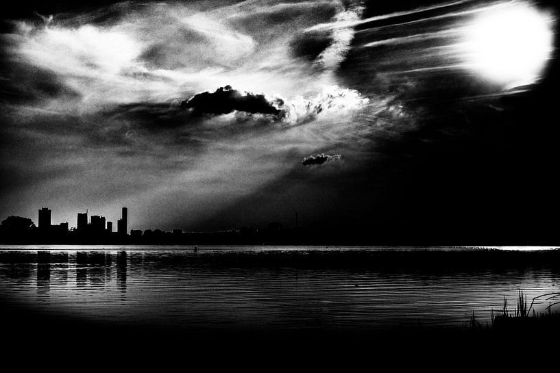Stad van het licht in zwartwit van Nathan Okkerse