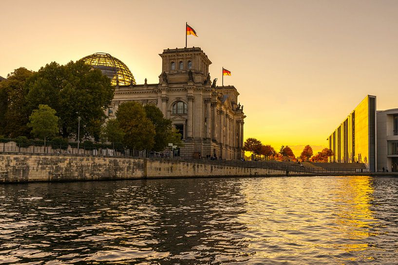 Le bâtiment du Reichstag à Berlin au coucher du soleil par Frank Herrmann