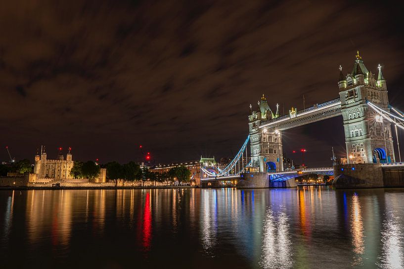 London by Hello Pompoyo