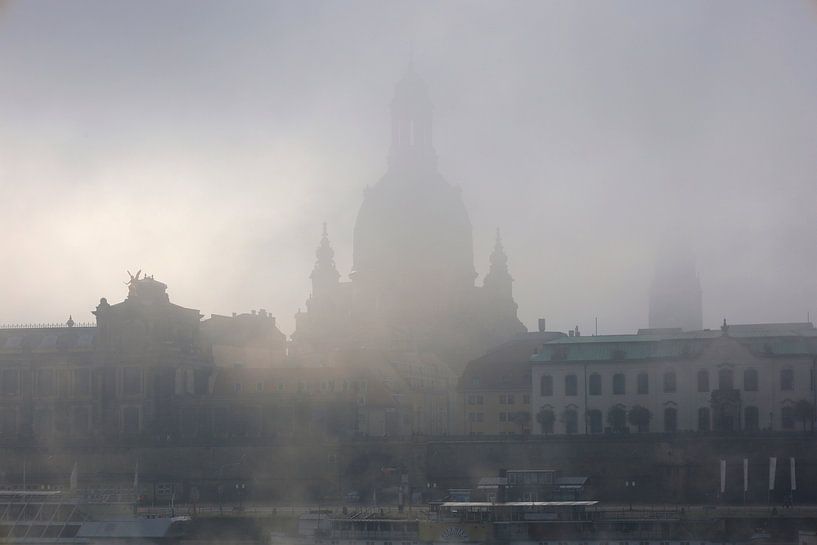 Matin de brouillard, vue sur l'église Frauenkirche de Dresde par Thomas Jäger