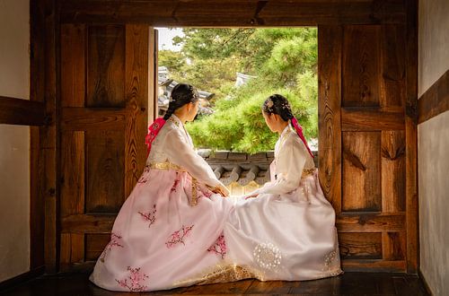 Meisjes in hanbok traditionele jurken in Zuid Korea.