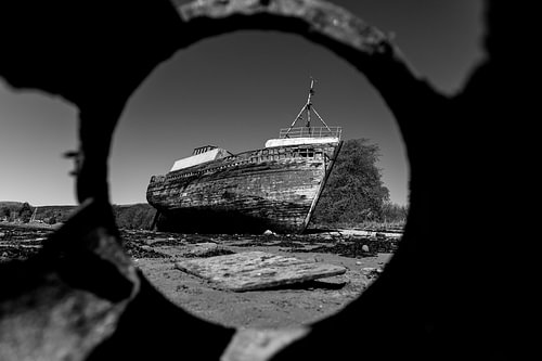 Shipwreck – black and white