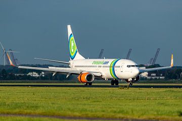 And landed safely at Schiphol Airport again. A Transavia Boeing 737 (leased from Brazilian GOL, henc by Jaap van den Berg