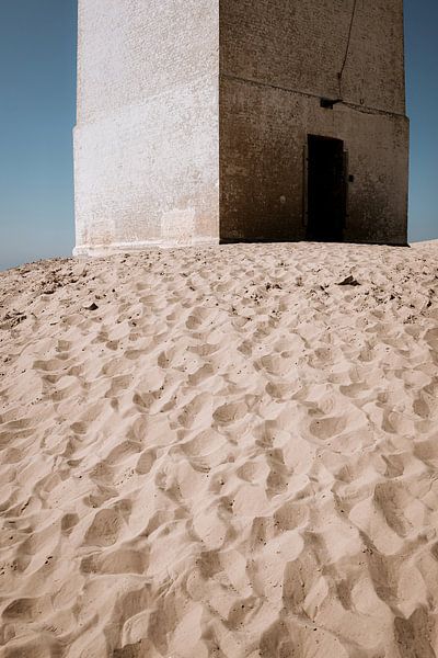 Oude muren in de duinen van David Heyer
