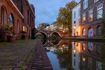 Avond in Utrecht Oudegracht en Vollersbrug van Russcher Tekst & Beeld